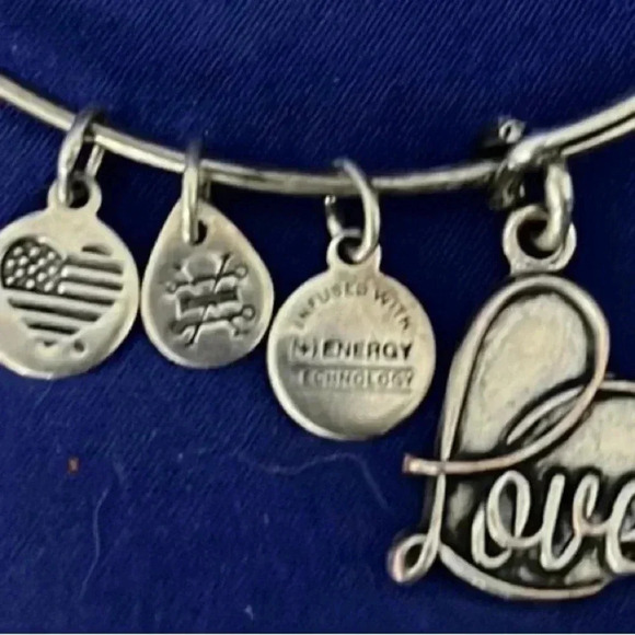 ALEX AND ANI Love Expandable Charm Bangle silver - Picture 3 of 4